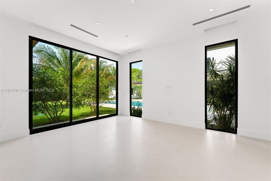 Spacious, unfurnished interior of a new home in , Pinecrest (Image 62).