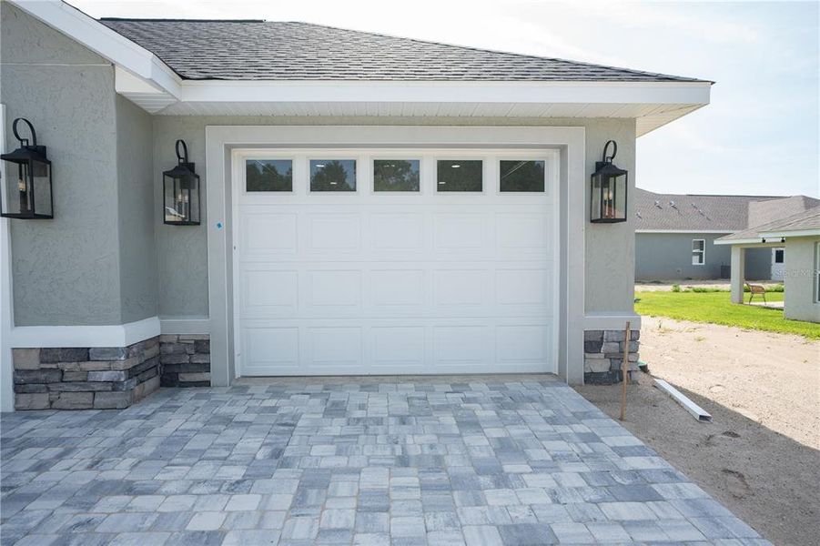 Exterior details and patio area of a home in , Dunnellon (Image 19).