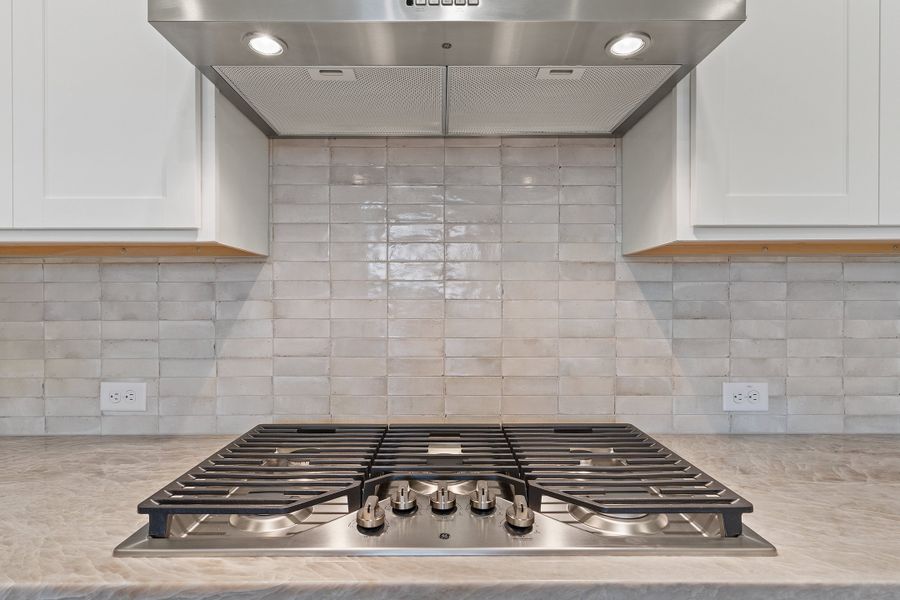Representative interior finishes for a home built from the Waterville by Ashton Woods in The Trails at Carmel, Pflugerville (Image 20).