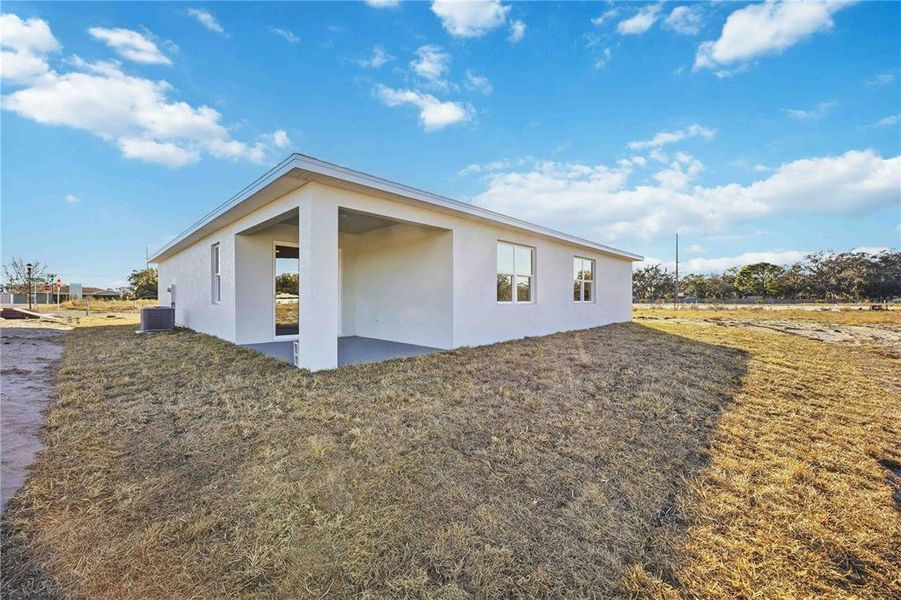 Exterior details and patio area of a home in , Winter Haven (Image 17).