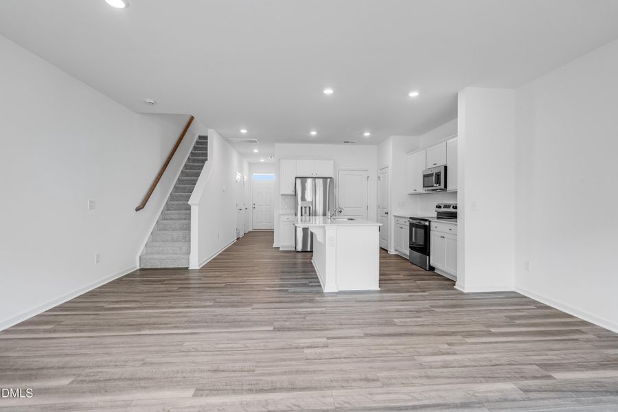 SUN_CaitlinCrossing_Pic_Cameron-18