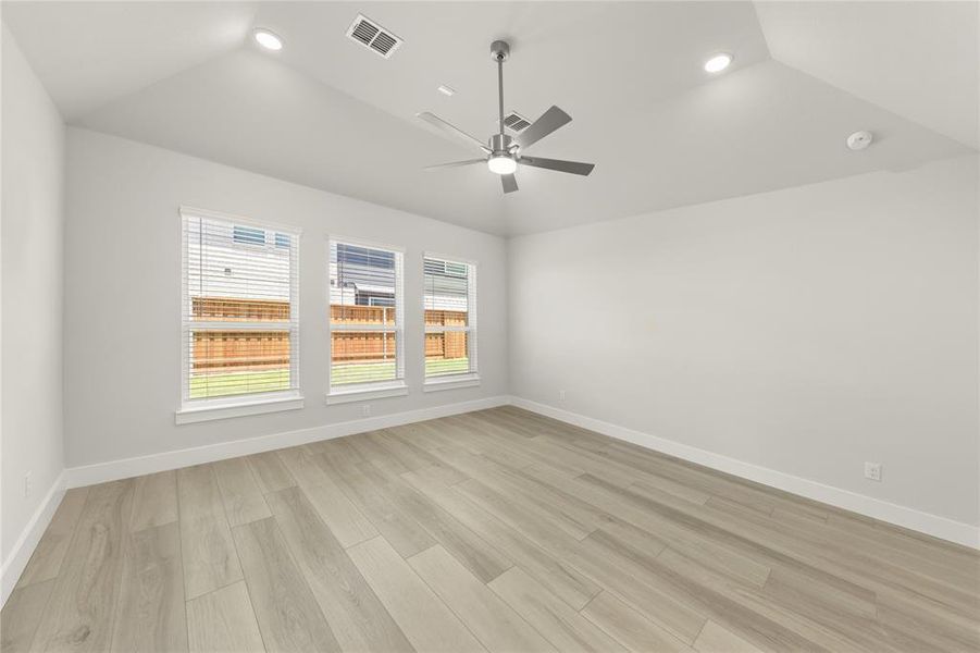 Spacious, unfurnished interior of a new home in Spiritas Ranch, Little Elm (Image 27).