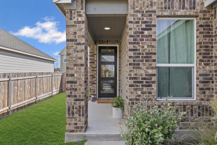 Exterior details and patio area of a home in , Lockhart (Image 20).