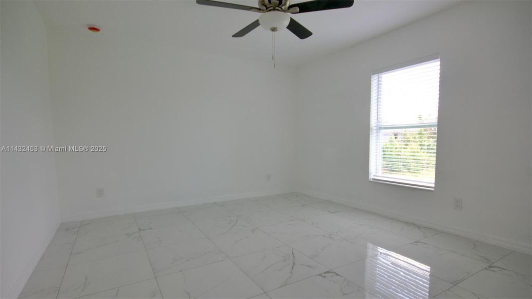 Spacious, unfurnished interior of a new home in , Fort Myers (Image 30).
