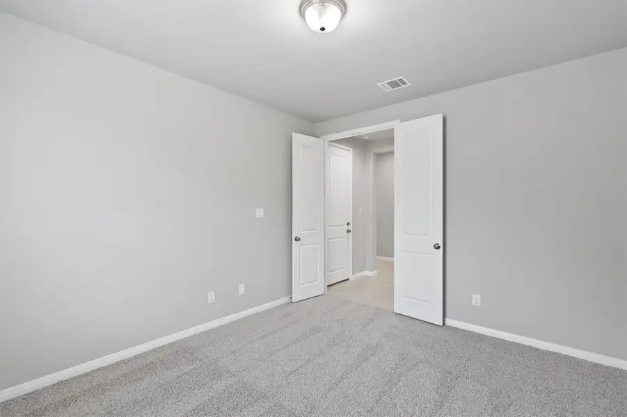 Spacious, unfurnished interior of a new home in Crescent Bluff, Georgetown (Image 35). Spacious, unfurnished interior of a new home in Crescent Bluff, Georgetown (Image 35).