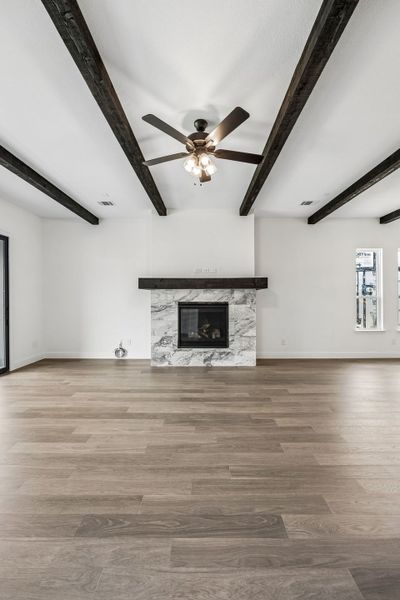 Spacious, unfurnished interior of a new home in Country Lakes, Denton (Image 18).