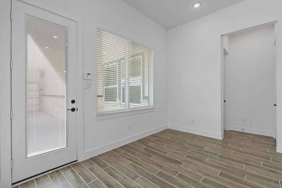 Spacious, unfurnished interior of a new home in Riceland Alley Loads, Mont Belvieu (Image 12).