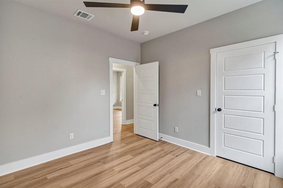 Spacious, unfurnished interior of a new home in , Granbury (Image 23).