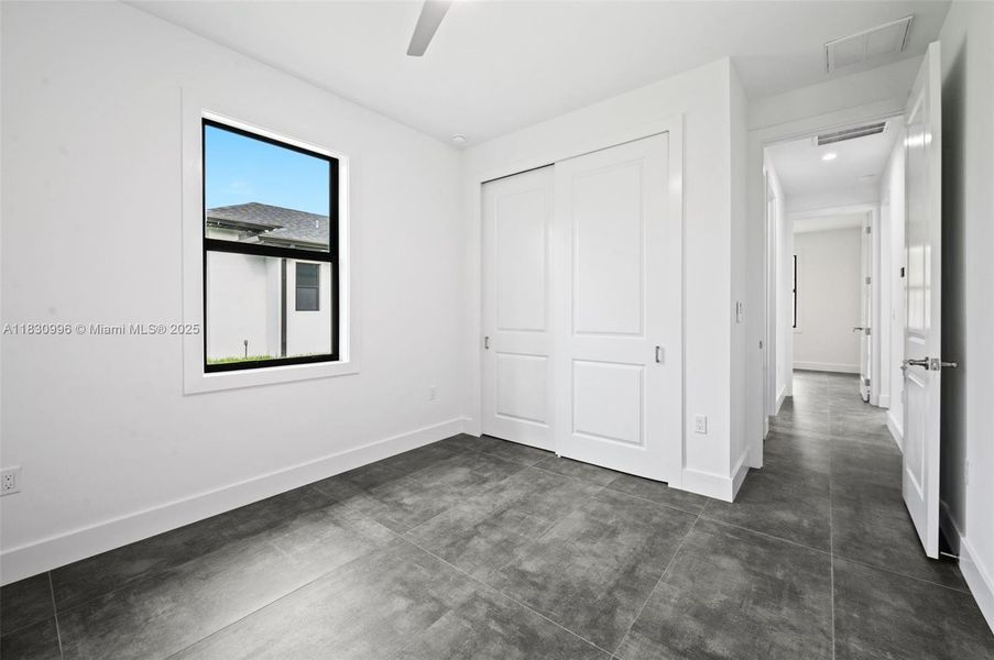 Spacious, unfurnished interior of a new home in , Naples (Image 27).