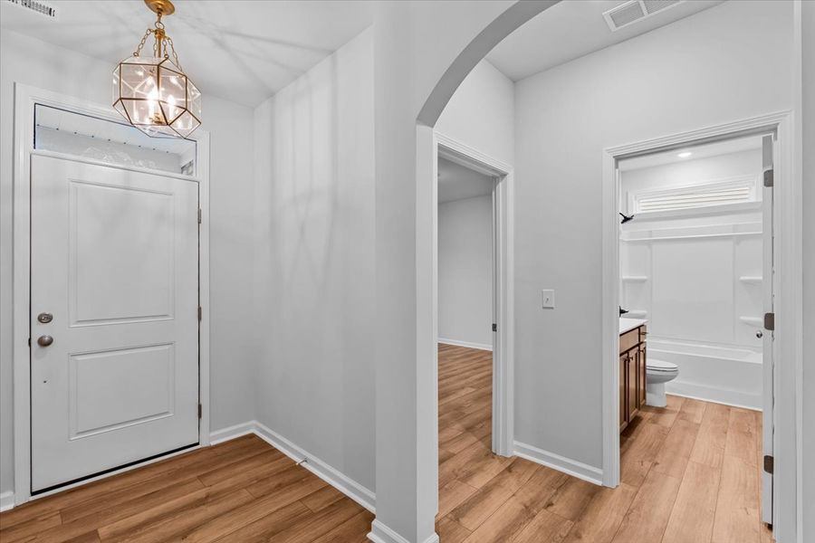 Spacious, unfurnished interior of a new home in Fieldstone, Lexington (Image 17).