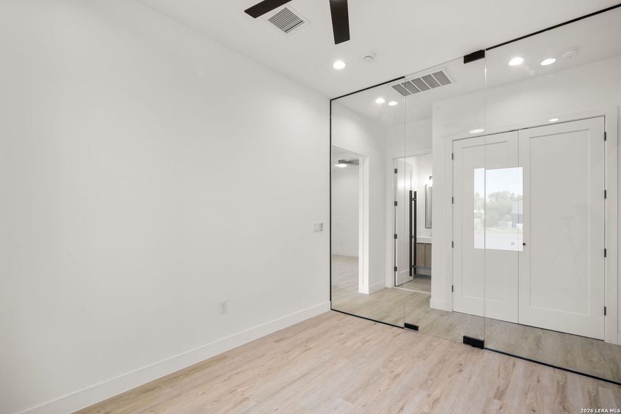 Spacious, unfurnished interior of a new home in , El Paso (Image 43).