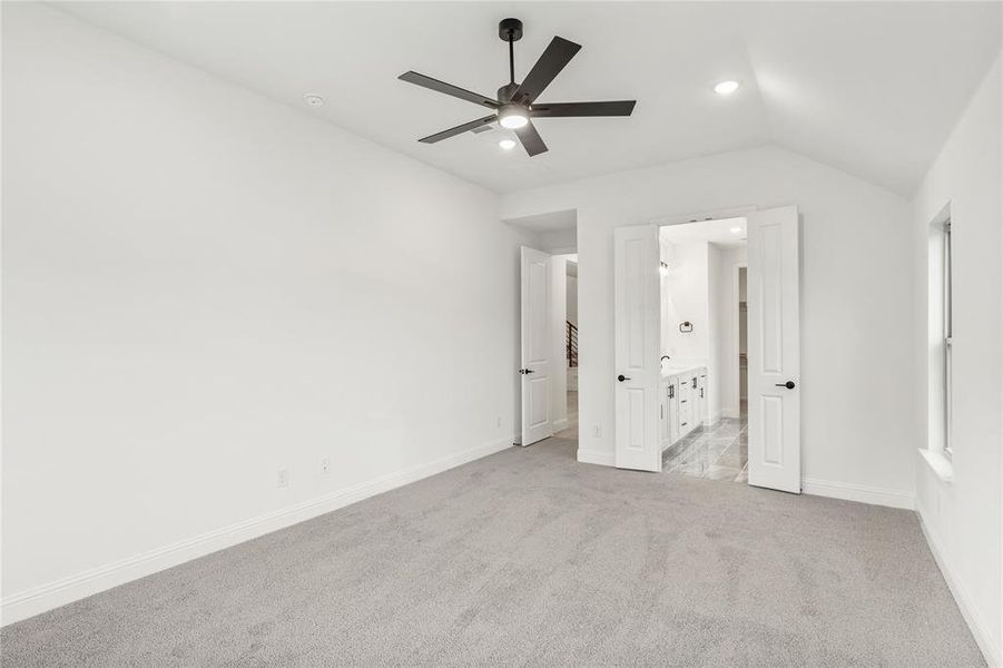 Spacious, unfurnished interior of a new home in Willow Wood, McKinney (Image 29).