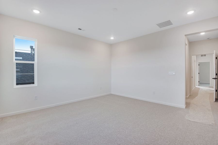 Spacious, unfurnished interior of a new home in Sterling Ranch, Littleton (Image 35).