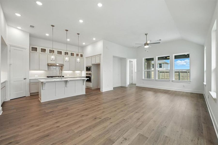 Spacious, unfurnished interior of a new home in Treeline, Justin (Image 20).