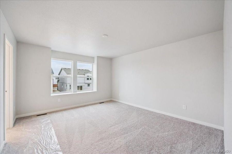 Spacious, unfurnished interior of a new home in Farmlore, Brighton (Image 22).