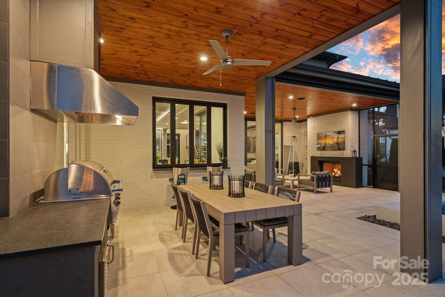 Community amenities in , Davidson (Image 44).