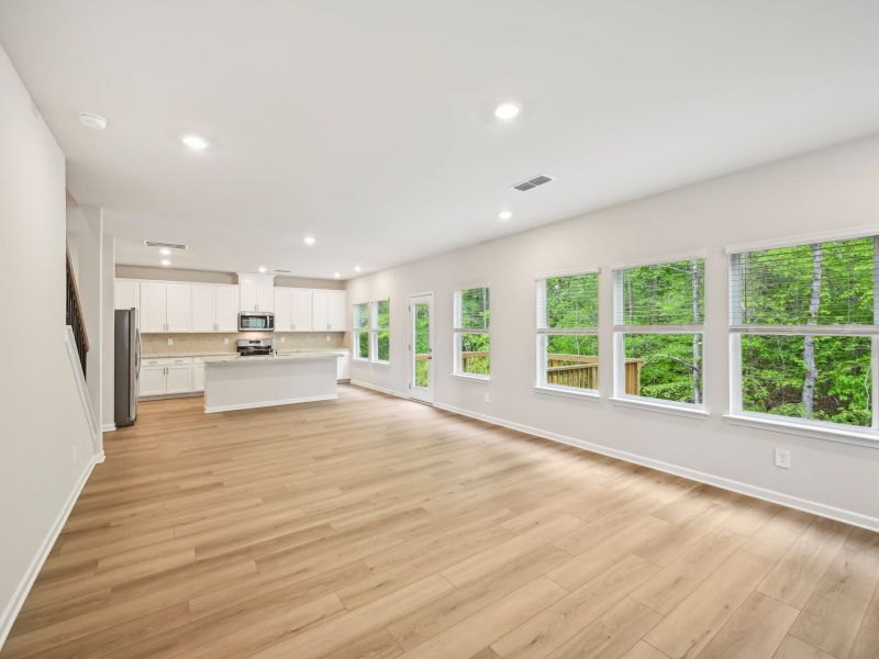 Spacious, unfurnished interior of a new home in Martin Springs - Estate Series, Lawrenceville (Image 16).