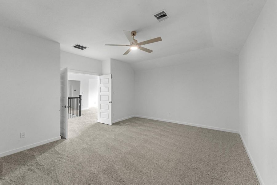 Spacious, unfurnished interior of a new home in Briarwood Crossing, Rosenberg (Image 18).