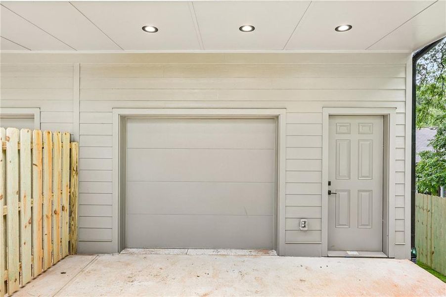 Exterior details and patio area of a home in , Decatur (Image 3).