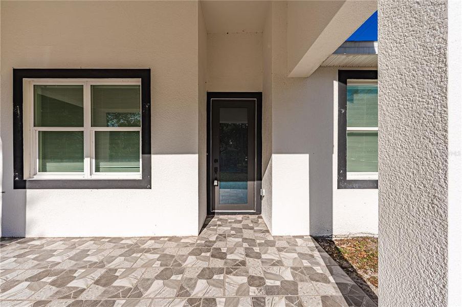 Exterior details and patio area of a home in , Tampa (Image 19).