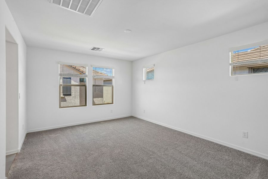 Spacious, unfurnished interior of a new home in Rancho Mercado, Surprise (Image 26).