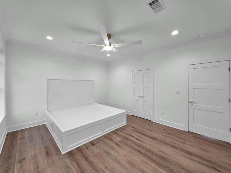 Spacious, unfurnished interior of a new home in , Bolivar Peninsula (Image 26).