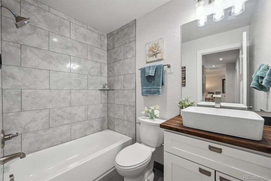 Furnished interior view inside a new home in , Lakewood (Image 7).