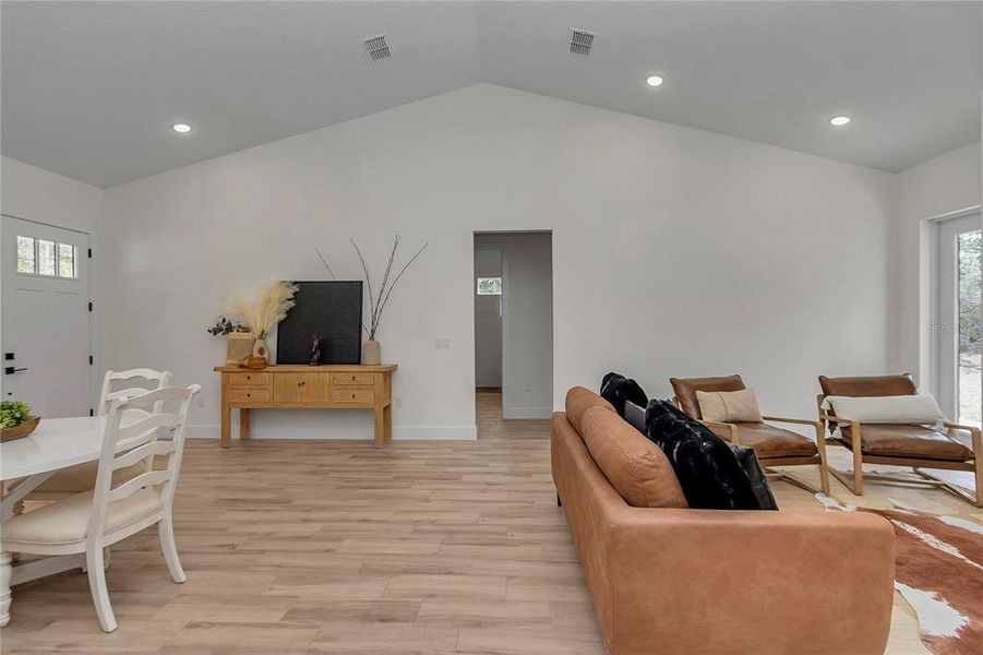Furnished interior view inside a new home in , Dunnellon (Image 31).