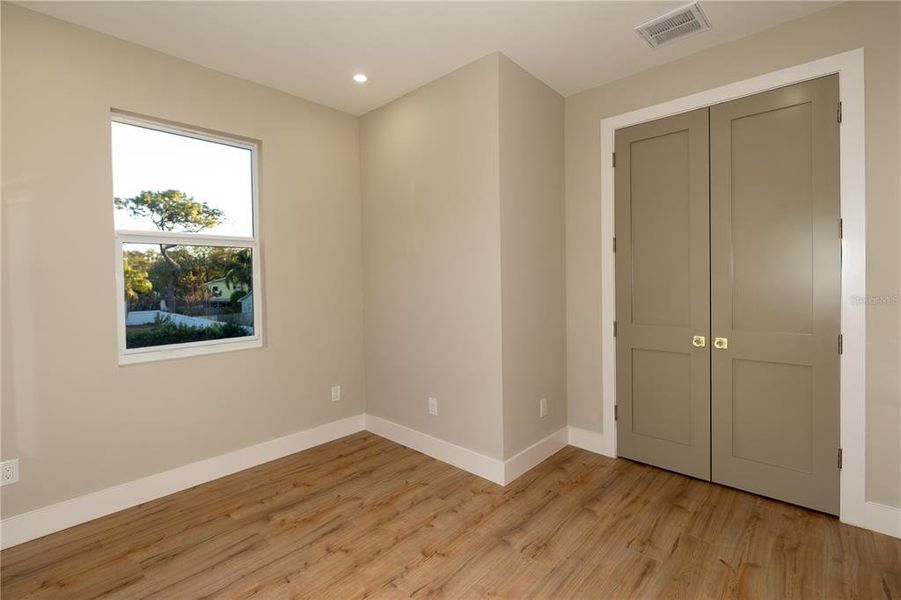 Spacious, unfurnished interior of a new home in , Tampa (Image 33).