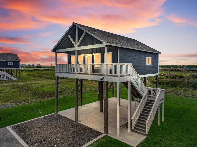 Exterior details and patio area of a home in , Crystal Beach (Image 4).