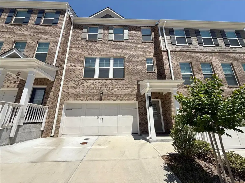 Condo located in Mableton, GA showcasing its design and architecture (Image 3).