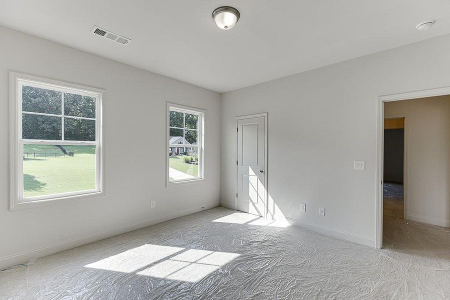 Spacious, unfurnished interior of a new home in , Jefferson (Image 35).