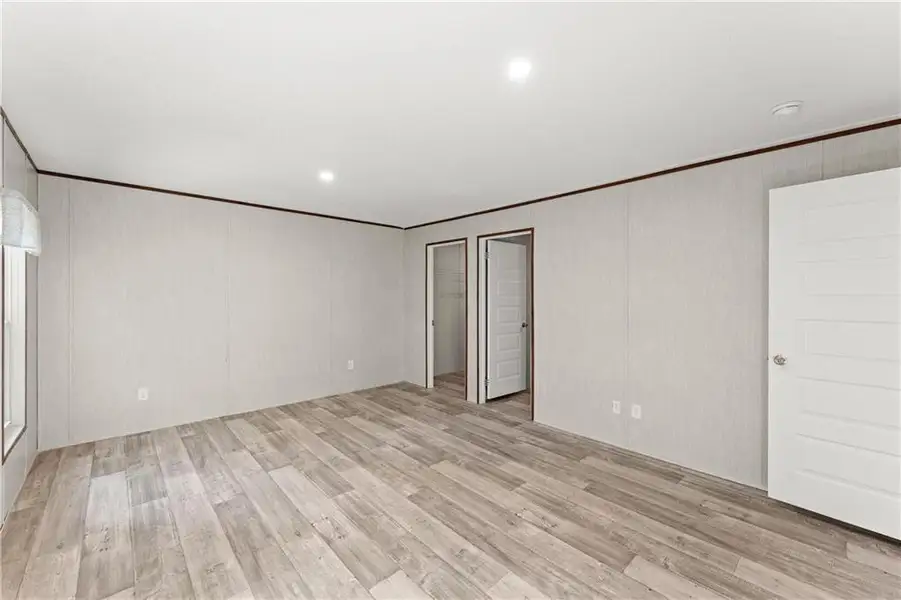 Spacious, unfurnished interior of a new home in , Acworth (Image 13).