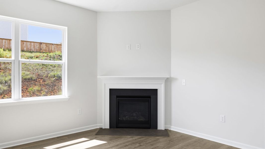 Spacious, unfurnished interior of a new home in Valleywood Farms, Waynesville (Image 23).