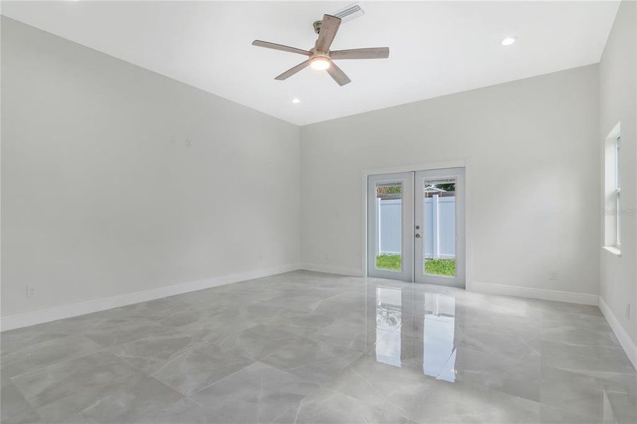 Spacious, unfurnished interior of a new home in , Tampa (Image 23).