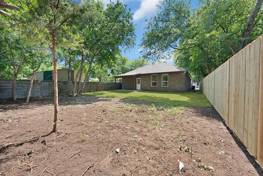 Exterior details and patio area of a home in , Cleburne (Image 17).