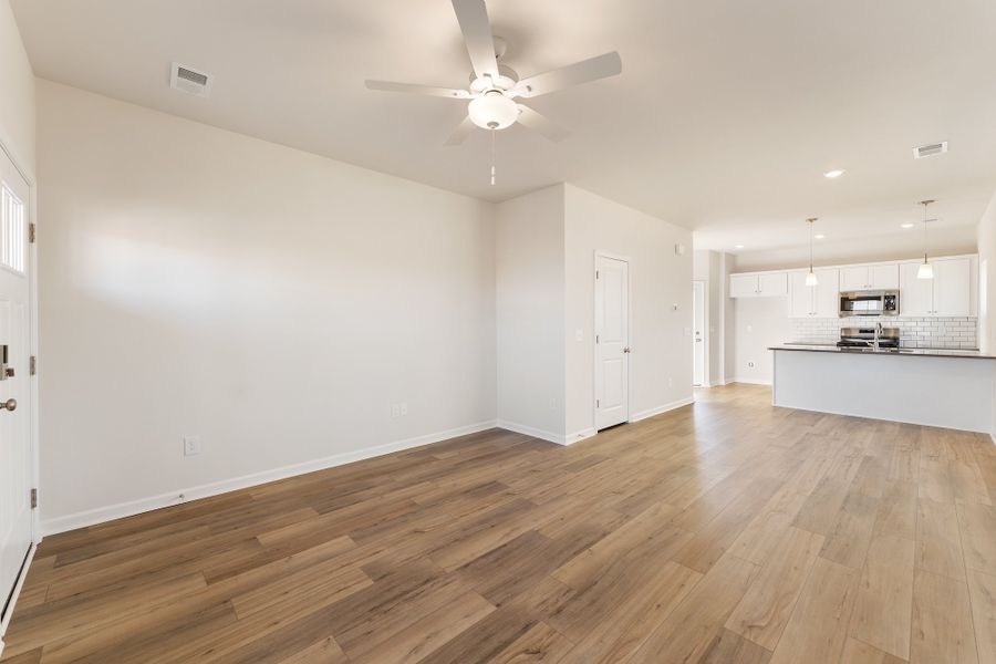 Spacious, unfurnished interior of a new home in Tucker Ridge, Pendleton (Image 14).