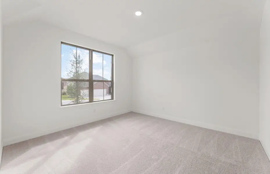 Spacious, unfurnished interior of a new home in Crescent Bluff, Georgetown (Image 25). Spacious, unfurnished interior of a new home in Crescent Bluff, Georgetown (Image 25).