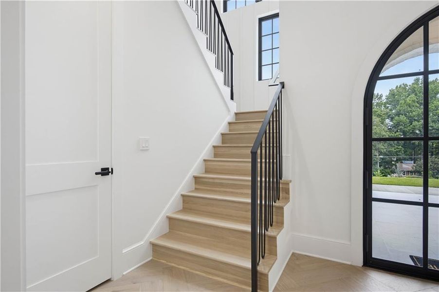 Spacious, unfurnished interior of a new home in , Atlanta (Image 95).