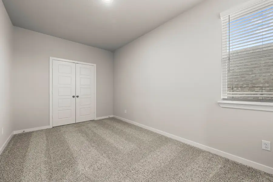 Spacious, unfurnished interior of a new home in Three Creeks, Belton (Image 20).