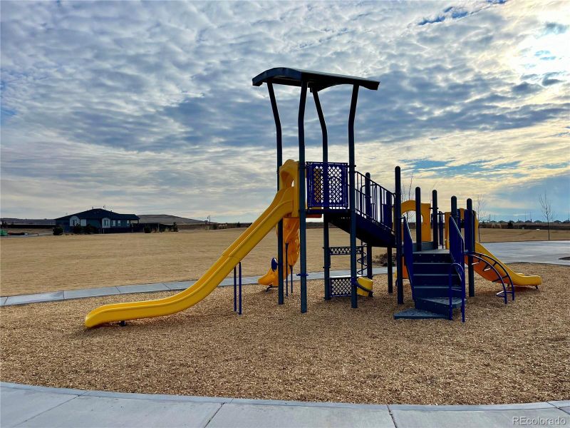 Community amenities in Settlers Crossing, Commerce City (Image 22).