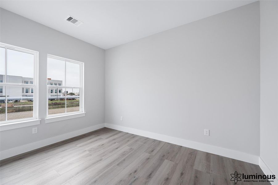 Spacious, unfurnished interior of a new home in Metro Village, Houston (Image 20).
