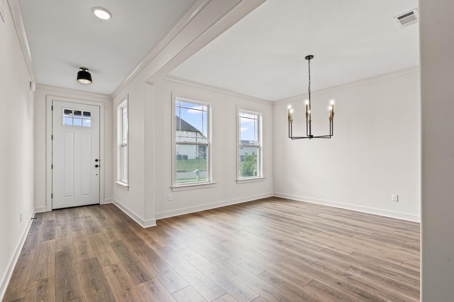 Spacious, unfurnished interior of a new home in Georgetown, Collierville (Image 9).
