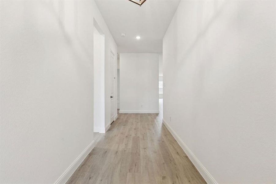 Spacious, unfurnished interior of a new home in Country Lakes, Denton (Image 13).