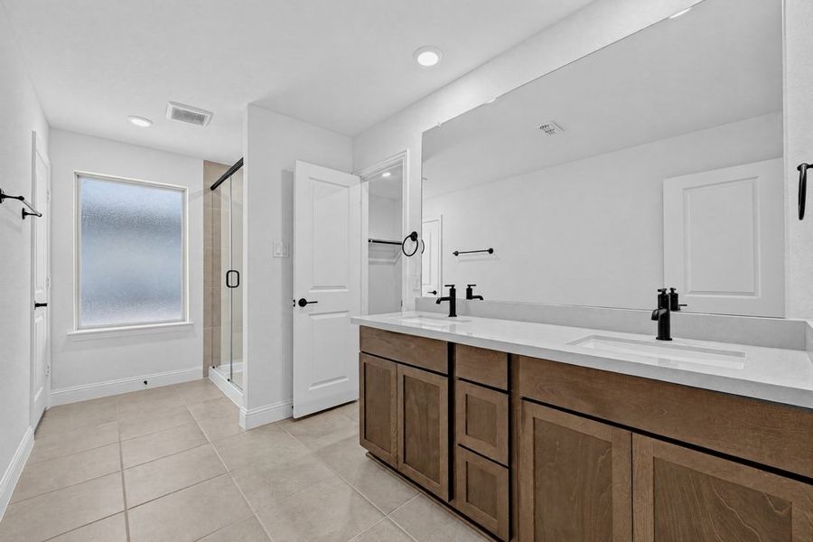 Furnished interior view inside a new home in Cross Creek Meadows, Celina (Image 10). Furnished interior view inside a new home in Cross Creek Meadows, Celina (Image 10).