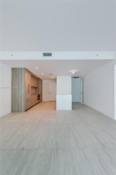 Spacious, unfurnished interior of a new home in , Miami (Image 27).