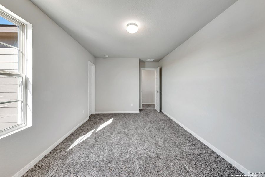 Spacious, unfurnished interior of a new home in Paloma Park, Converse (Image 25).