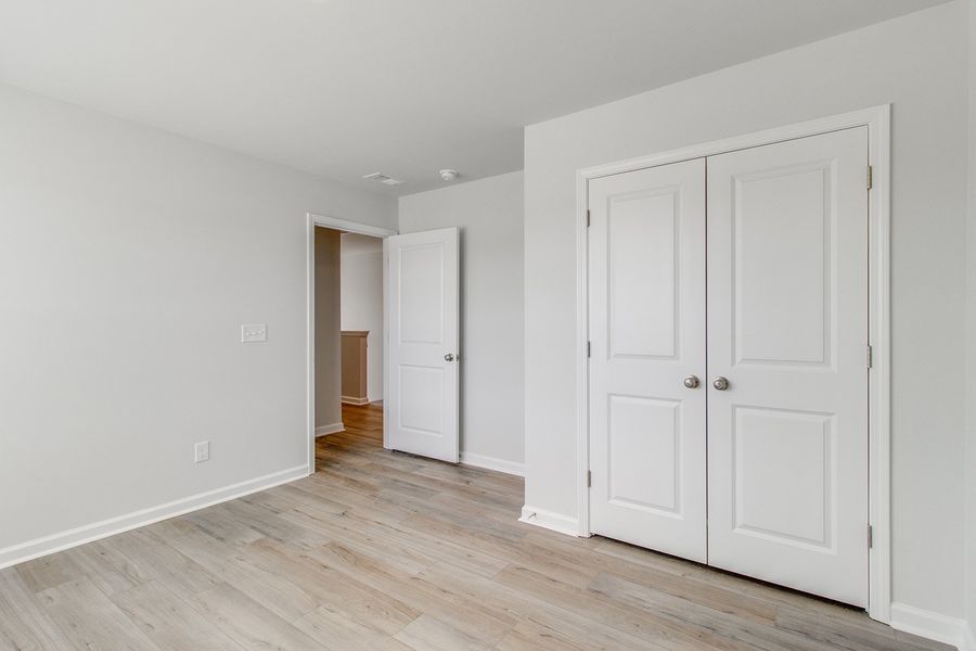 Spacious, unfurnished interior of a new home in Bluefield, Lexington (Image 29).