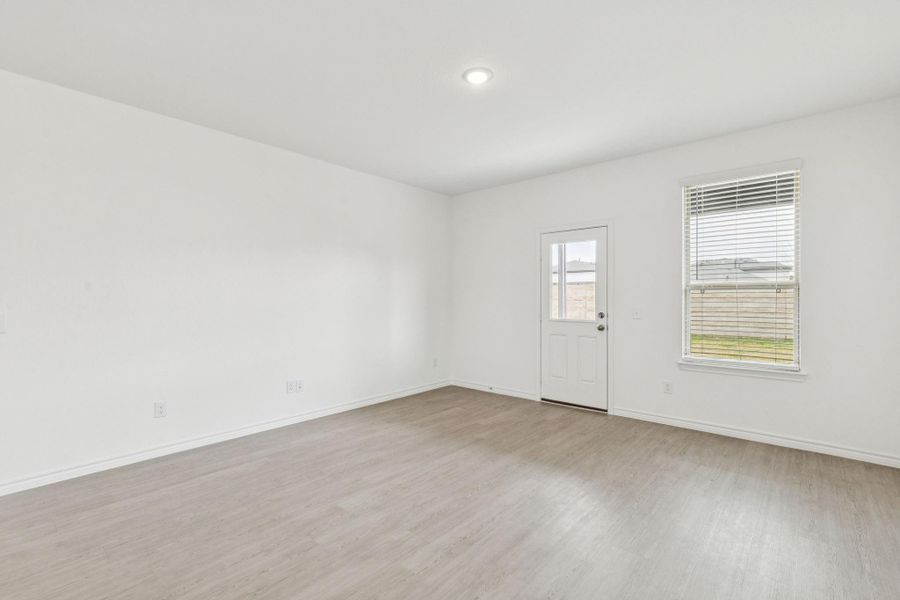 Spacious, unfurnished interior of a new home in River Ranch, Dayton (Image 19).