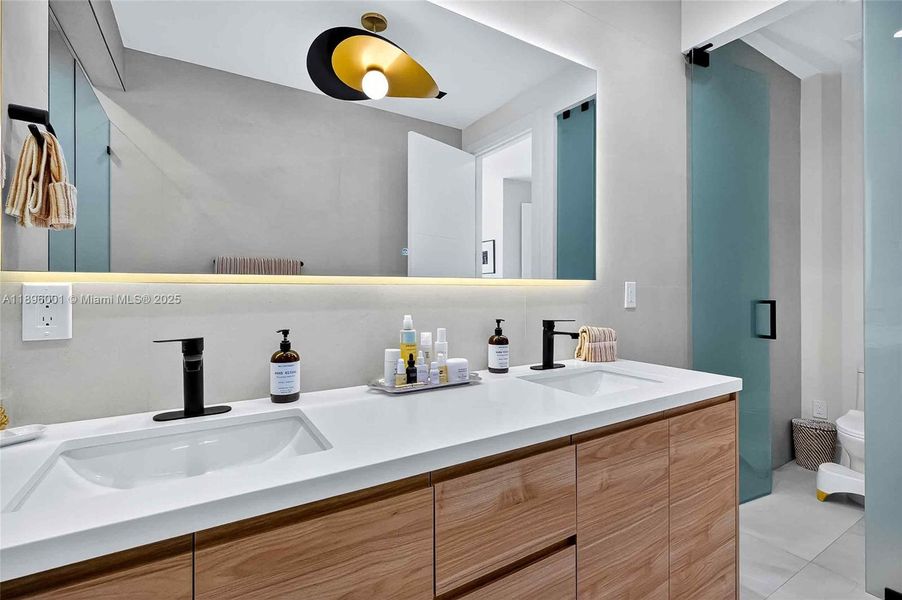 Furnished interior view inside a new home in , Fort Lauderdale (Image 11).